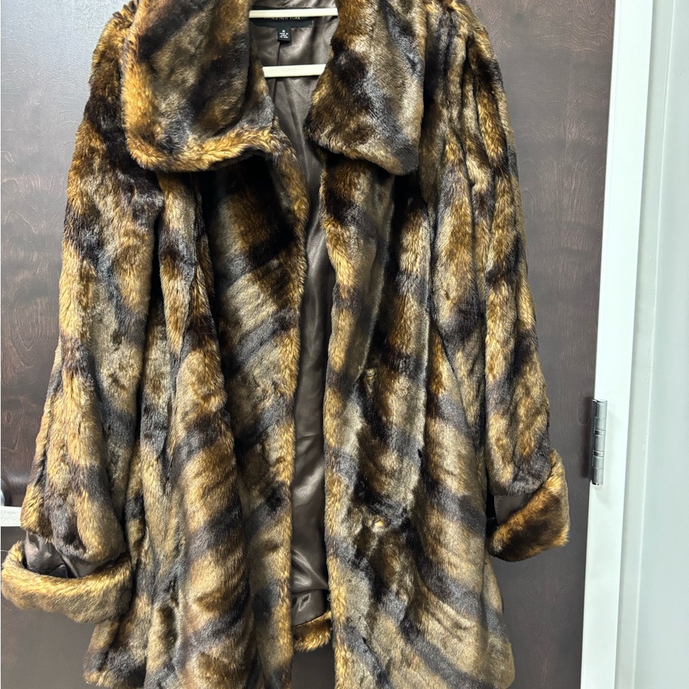 Jones New York Elegant Faux Fur Teddy Jacket in Brown and Black